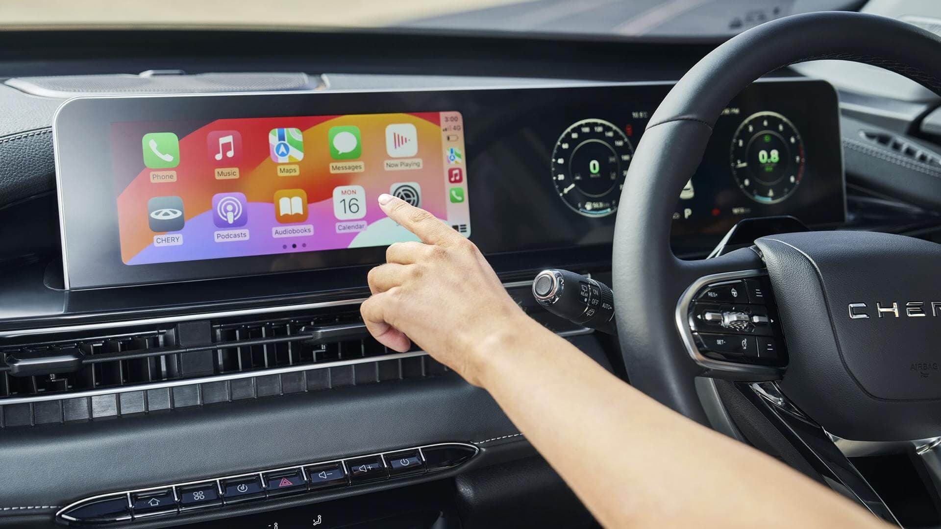 Apple CarPlay™ and Android Auto™